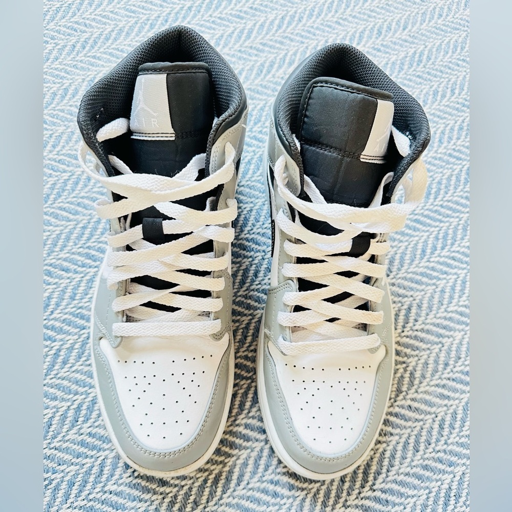 Air Jordan 1 MID - 554724 078 *Impeccable Condition* /GOAT Certified Authentic